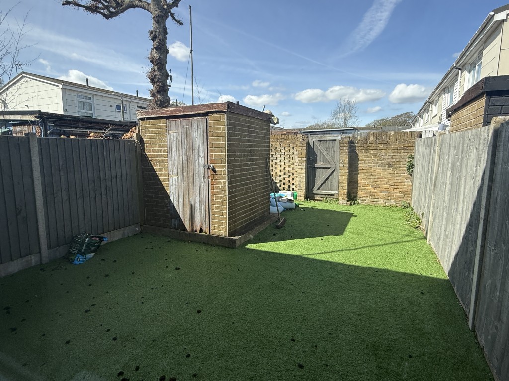 Lot: 30 - HOUSE IN NEED OF IMPROVEMENT - Rear Garden of House in Need of Improvement